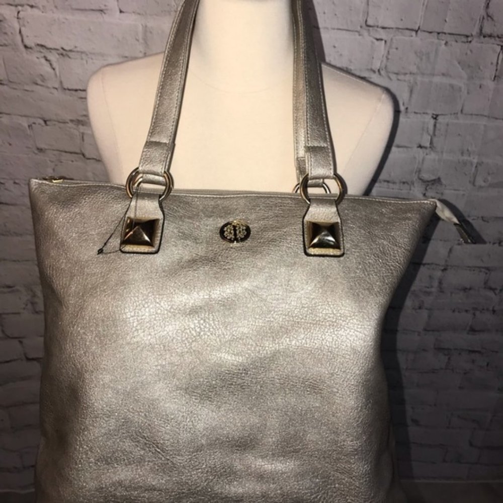 HANDBAG -NEW WITHOUT TAGS